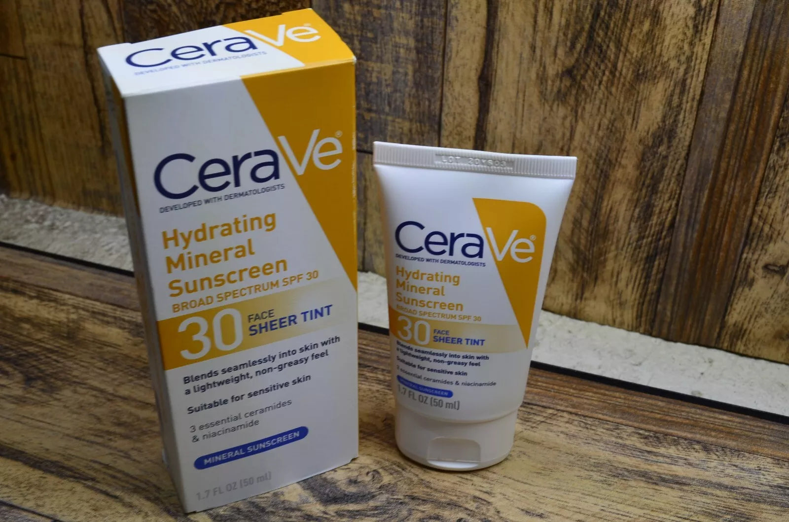 CeraVe Hydrating Mineral Sunscreen Face Sheer with Tint SPF 30